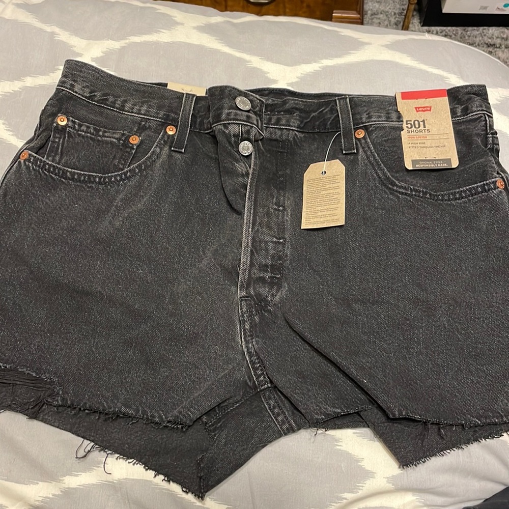 NWT Levi’s 501 black jean shorts